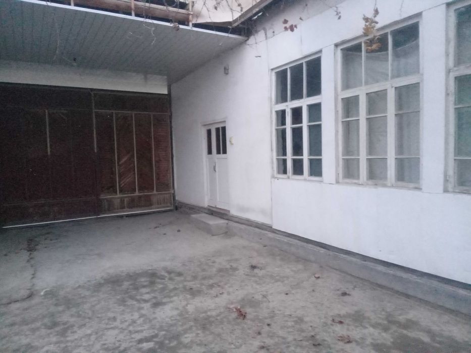 Karmana tumani Kalovot maxallasidan 14 Sotixlik Hovli sotiladi. 11xona