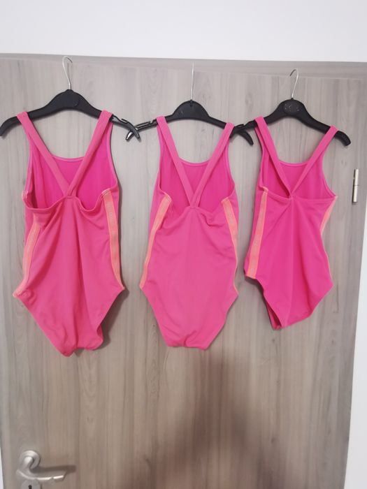 Costume de baie Decathlon (Nabaiji) pentru fete 7-8 ani și 6-7 ani.