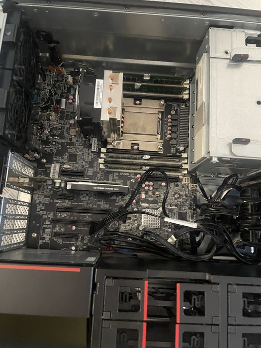 Workstation / Statie de Lucru Lenovo Thinkstation P510 - Xeon E5 1650 v4 - 32GB RAM DDR4 ECC - Sursa 650W