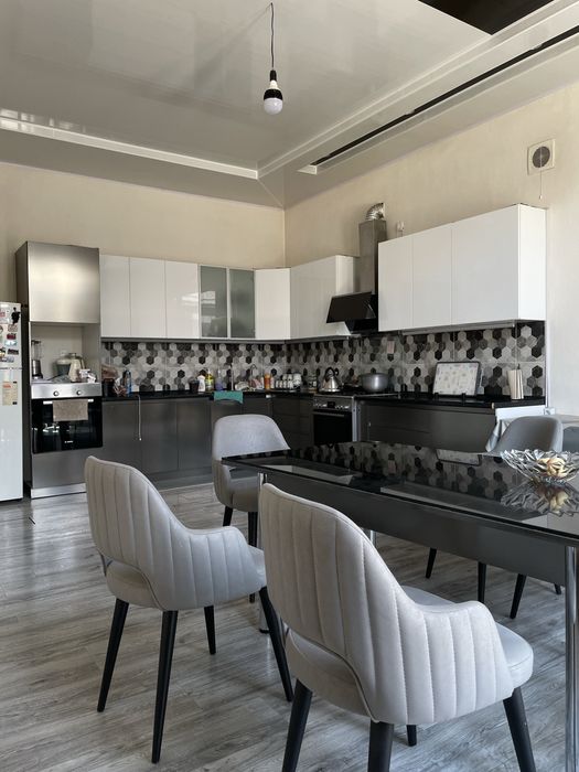 Продается современный дом в Бектемирском районе (ул. Мажнунтол)