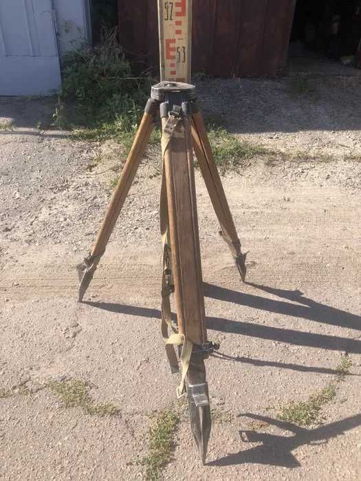 Cinci trepiede vintage pentru un decor în stil industrial