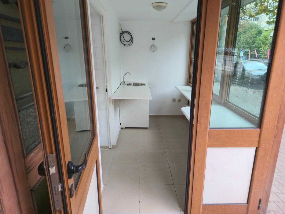 Магазин под наем на търговска улица