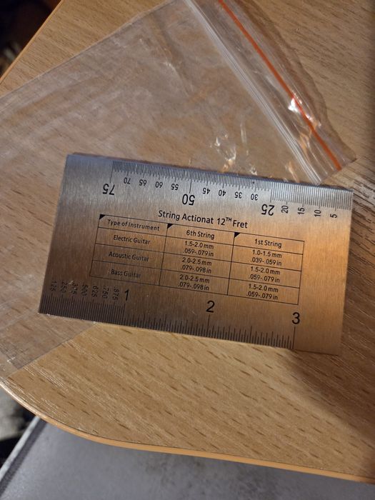 Мултифункционален инструмент за китара и стенна стойка