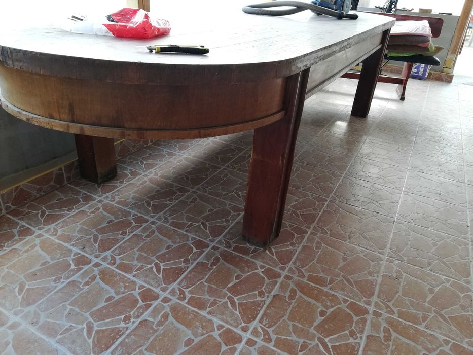 Дървена масивна маса