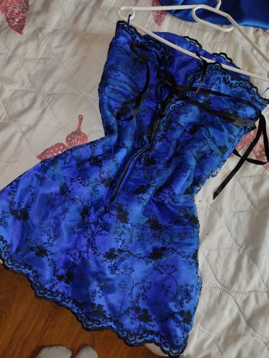 Официална рокля.