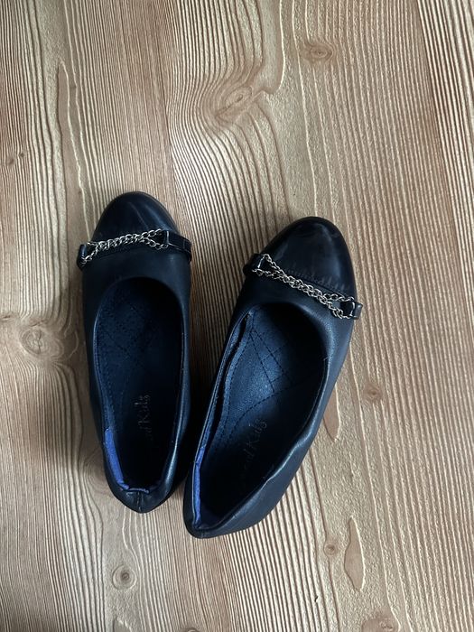 Кожаная школьная кроссовка и туфли