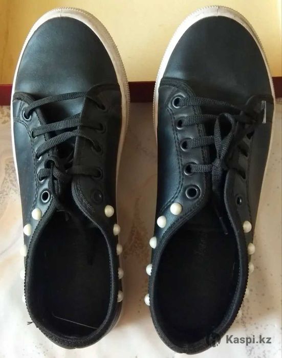 Спортивные кроссовки 37 разм.