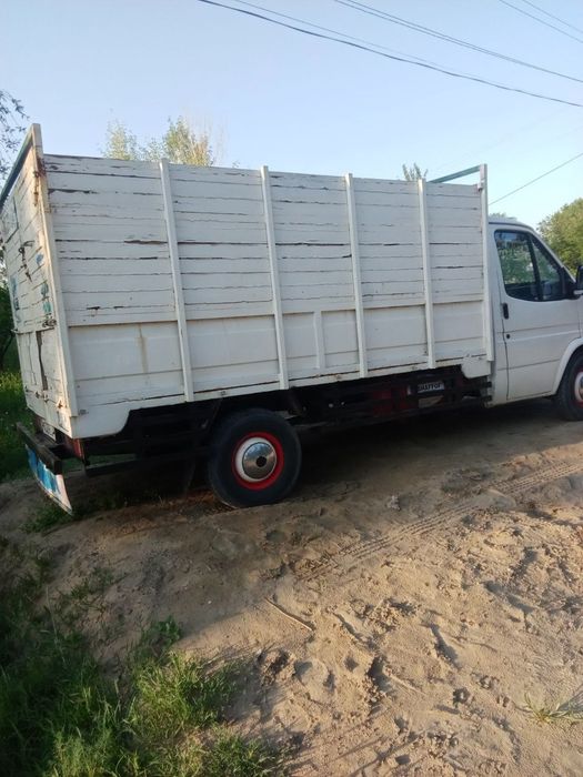 Ford gruzavoy sotiladi