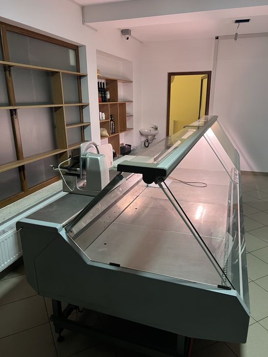 Vitrina Linde 380 cm lungime - mezeluri, lactate - FARA AGREGAT