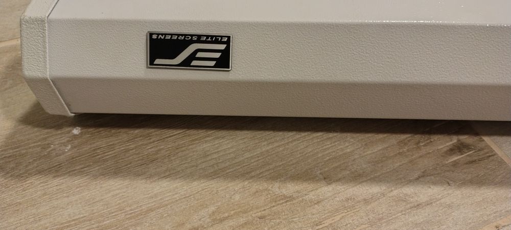 Екран за проектор 150инча