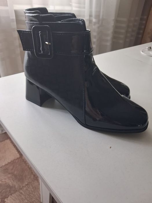 Продам осенние сапоги.