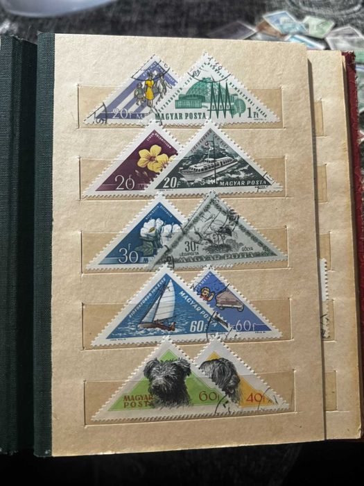 пощенски марки и класьори