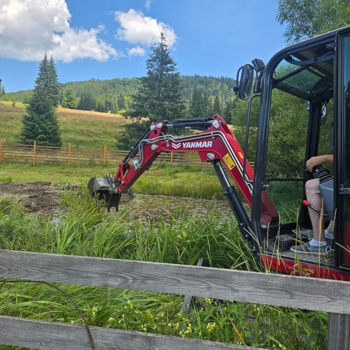 Excavator Yamnar de 2,6T si mașină de 3,5 T de închiriat