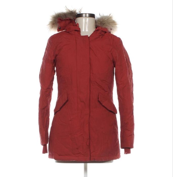 Червено дамско яке