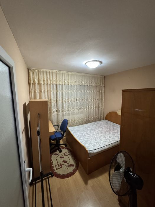 Vând apartament cu 2 camere, zona Roșiori cu Școlilor