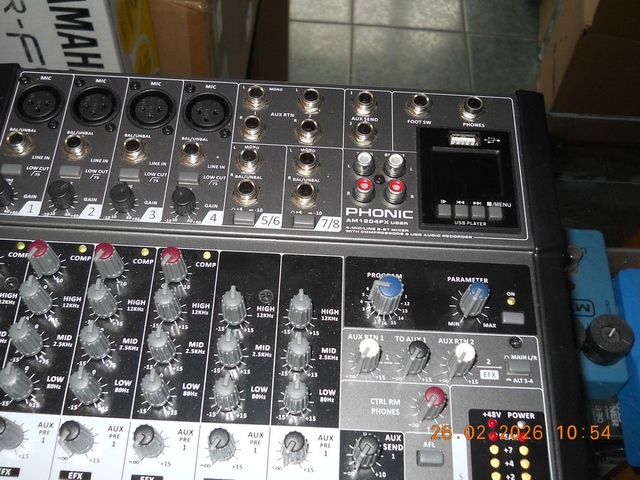 Shure Slx1+Phonic AM 1204FX-USBR