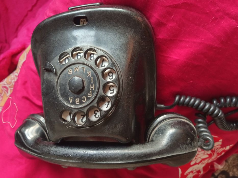 Български ретро телефонен апарат