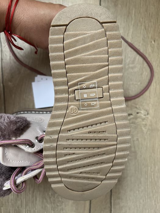 Нови топли боти Reserved