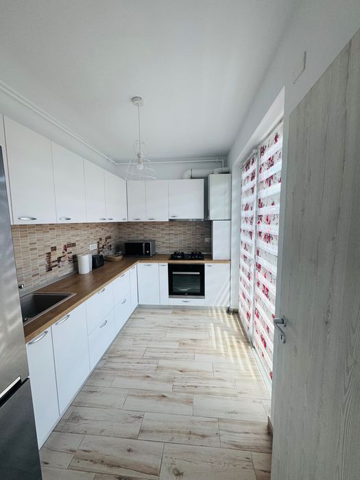 Închiriez apartament cu 2 camere
