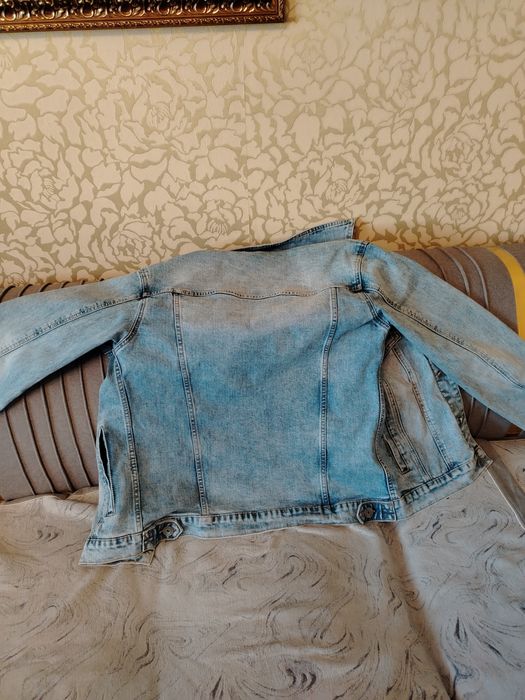 Продам джинсовую куртку, размер М