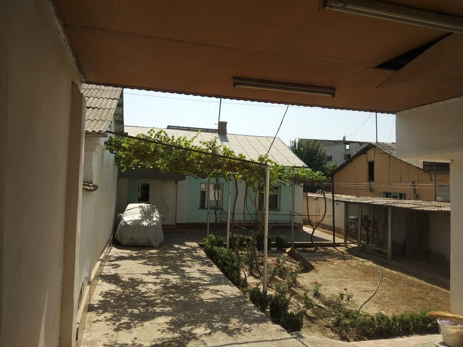 Продается дом в Сергелийском районе, ул. Чоштепа, 100м от метро