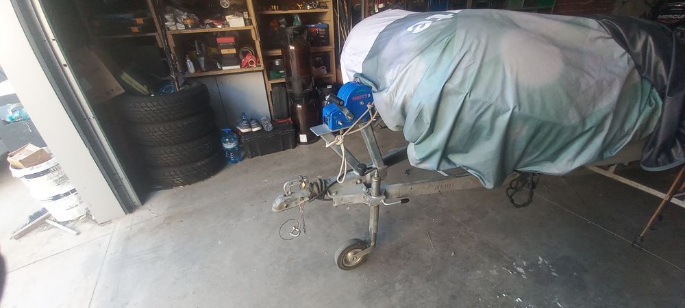 Лодка honda 4 м.