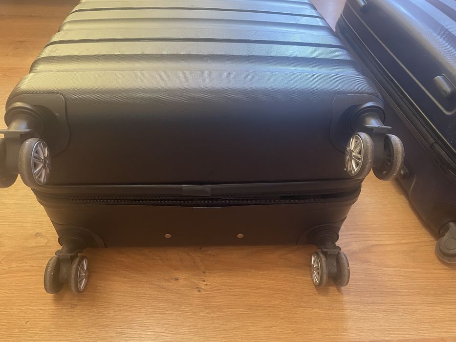 Куфари  с четири колела