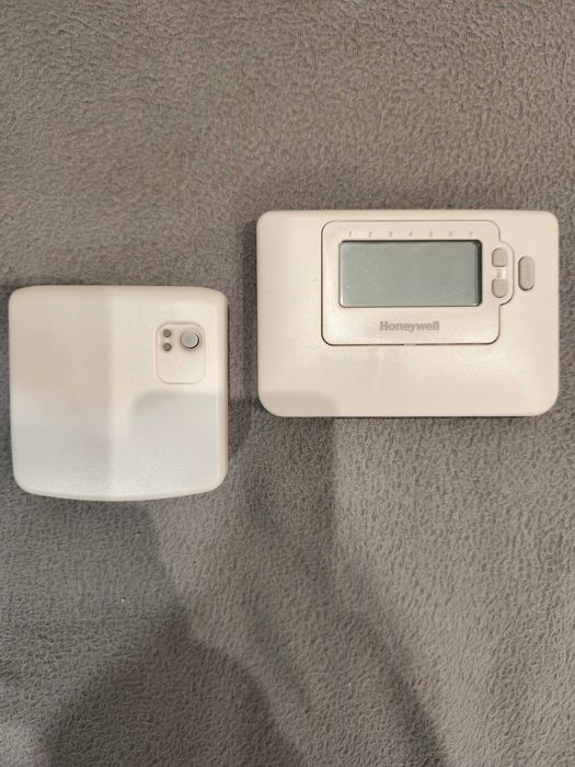 Стаен безжичен термостат Honeyweel CM727