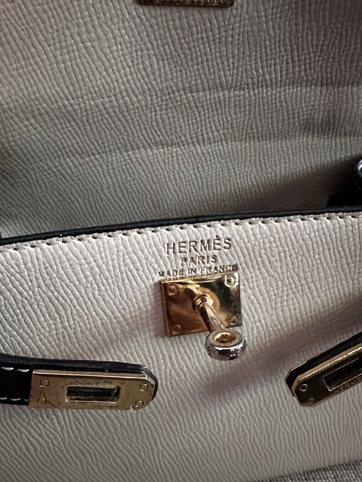 Мини чанта Hermes в цвят бежово и черно с минимални следи от употреба