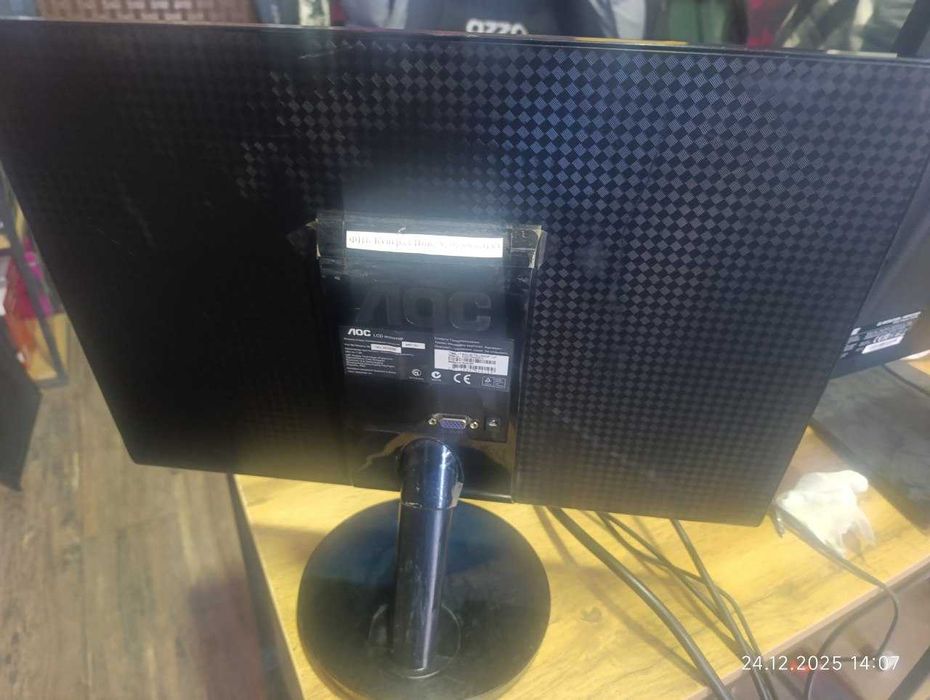 Monitor lsd shirokoformat 19