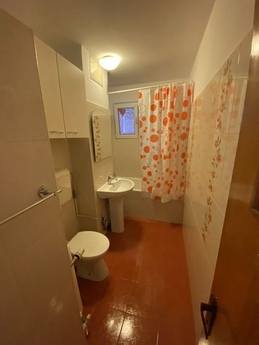 Proprietar , inchiriez garsoniera ap cu 1 cam decomandat la Metrou Lujerului