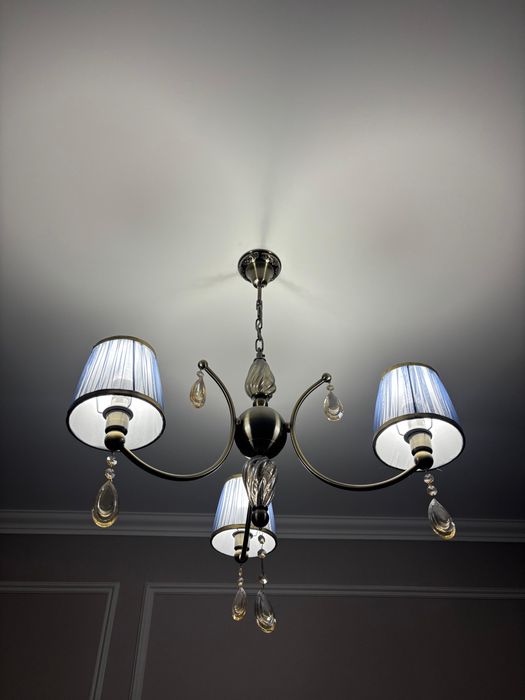 Люстра трехрожковая