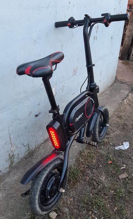 Vând trotinetă electrică mini scuter în stare bună viteză maximă de 25