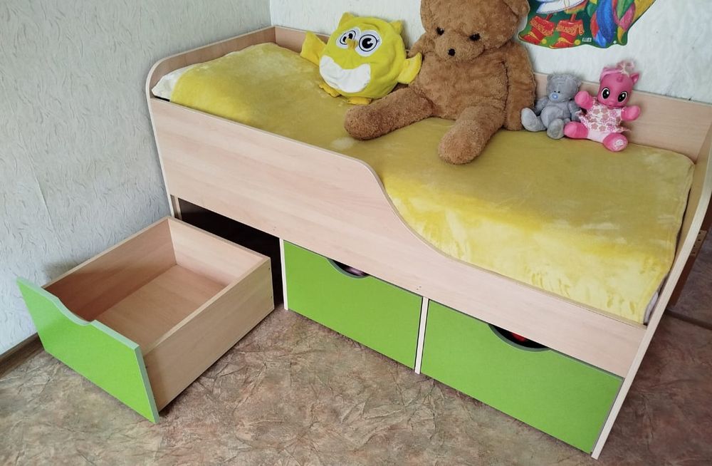 Продам кровати: подростковая и детская