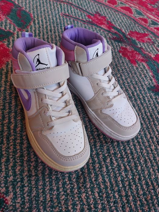 Продаётся детские кроссовки в идеалном состоянии