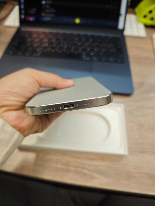 iPhone 16 pro max 256 e-sim