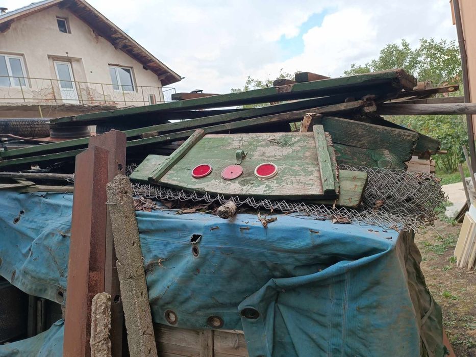 Разглобена и добре запазена каруца (без колела вече)