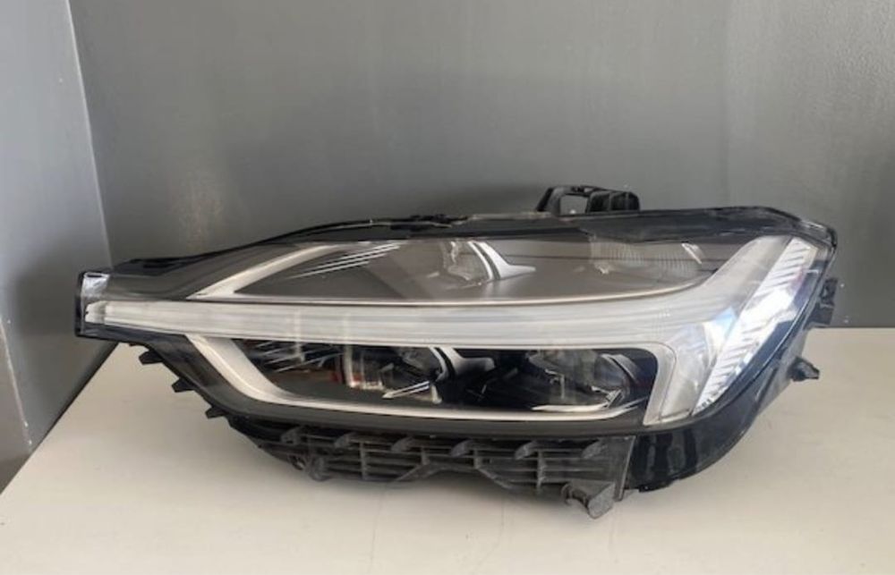 Vand far stanga Full Led volvo XC 60