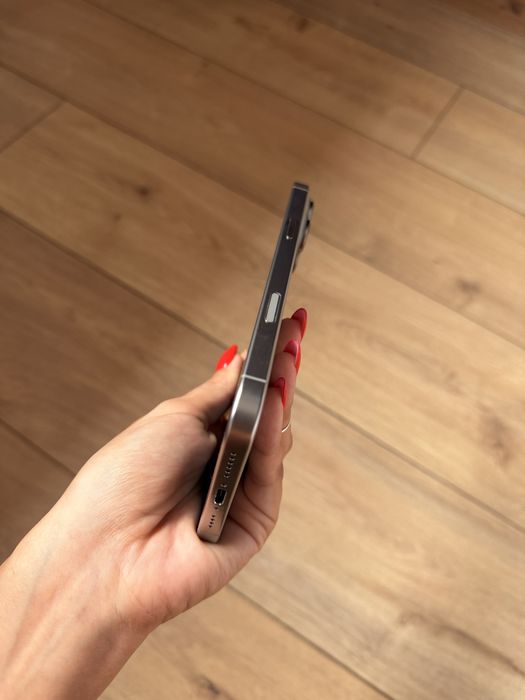 Vând iPhone 16 Pro Max, 256 GB, Titanium Gray, în stare impecabilă
