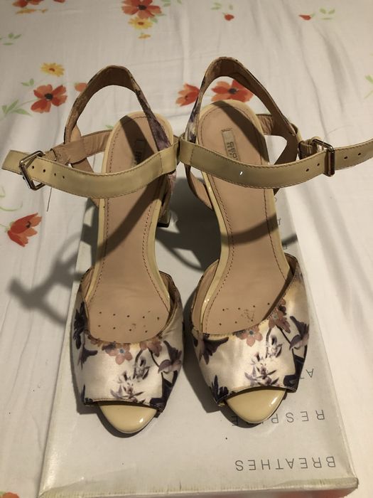 Vand  pantofi dama