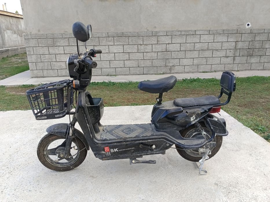 Продам скутер ск8