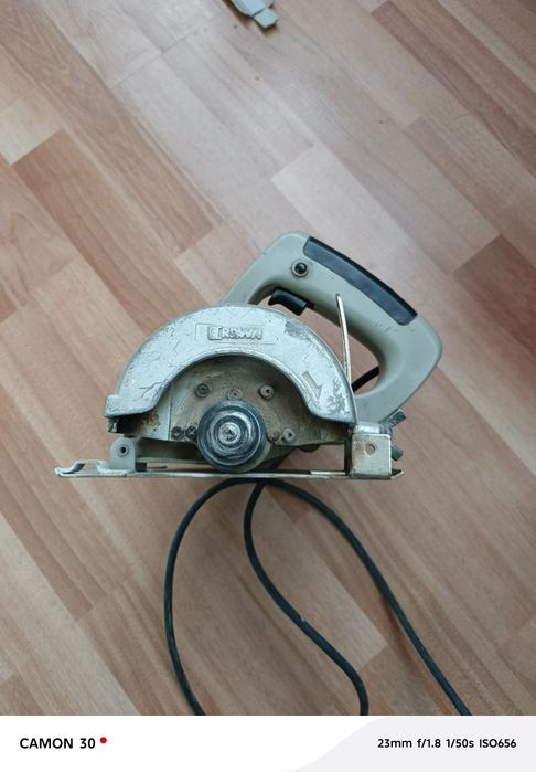 Циркуляра пчёлка в рабочем состоянии