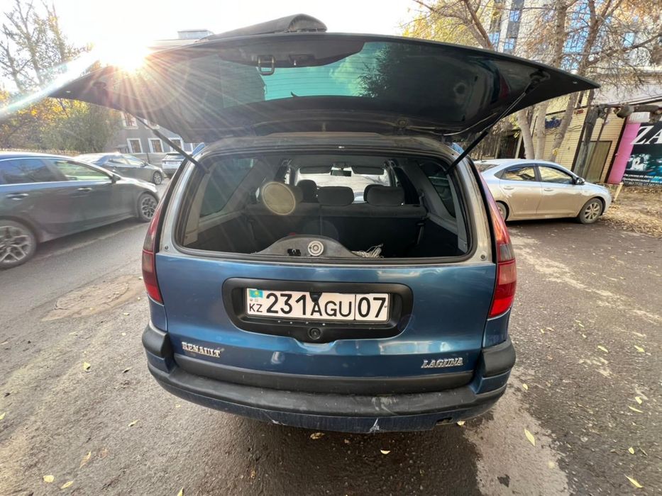 Renault Laguna 2000 года