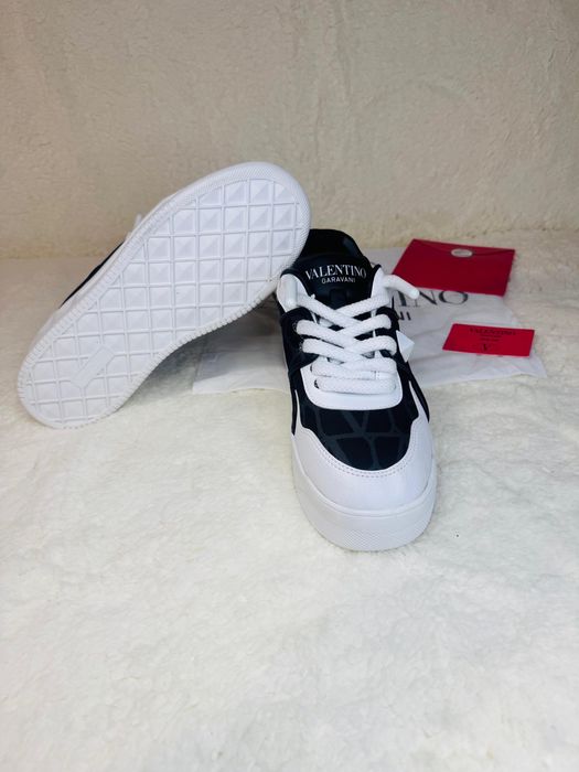 Valentino Garavani One Stud Premium unisex