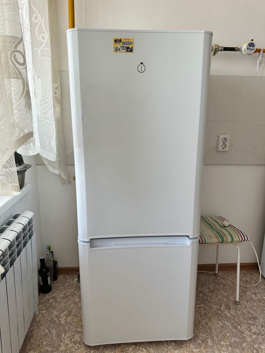 Холодильник INDESIT