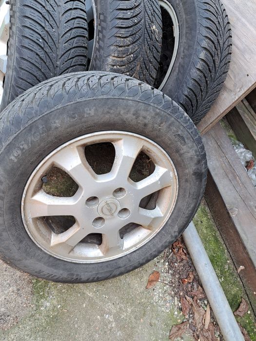 Vând jante opel cu anvelope iarna