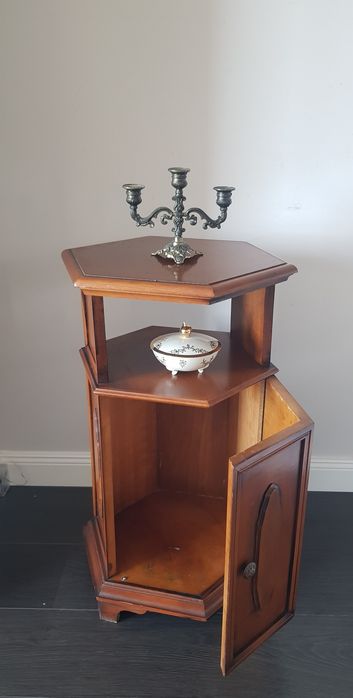 Comodină/Măsuță veche din lemn masiv