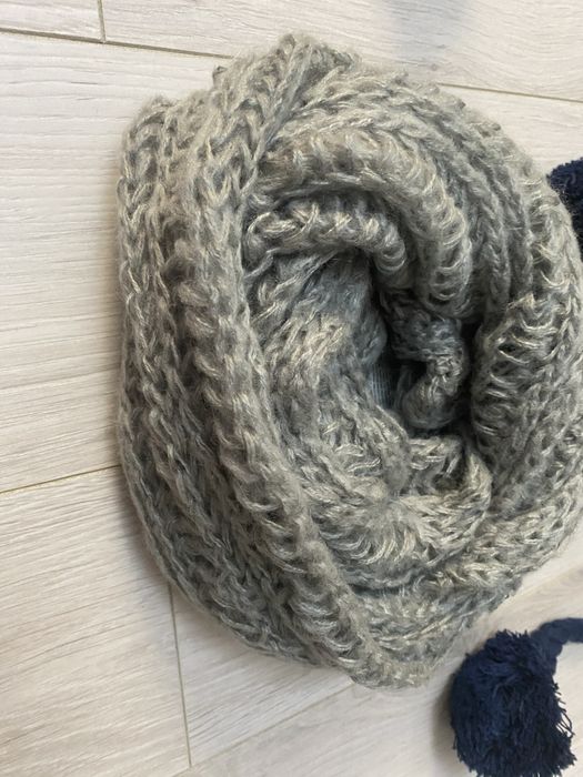 Caciuli cu urechi si fular, noi