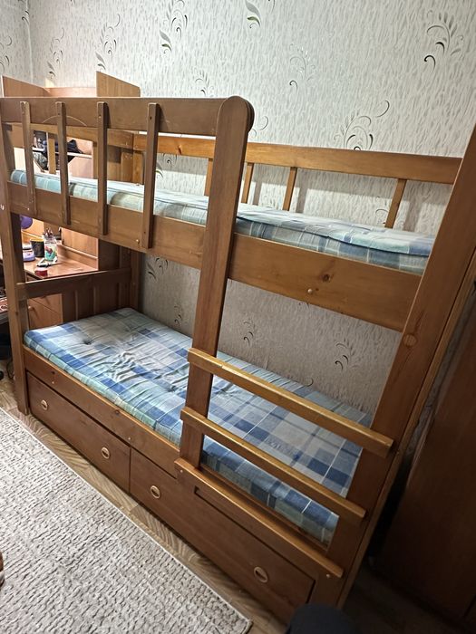 Кровать двухъярусная с 2-мя матрасами