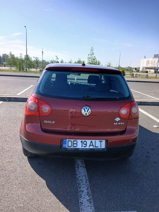 Vand Golf 5 1,6 benzina
